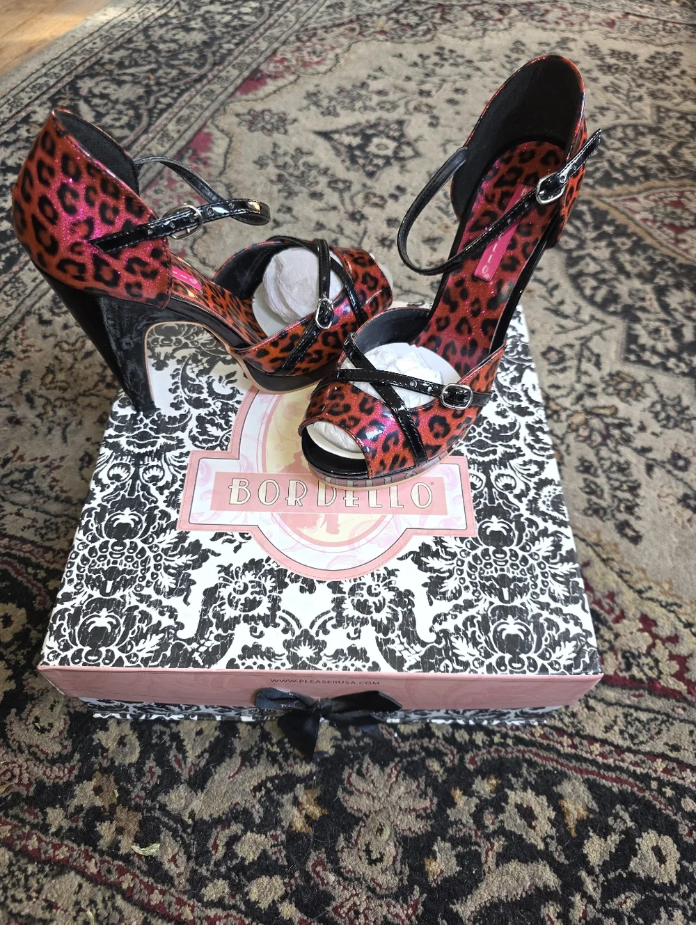 Bordello, Pin-Up, Women's Purple/Red Leopard Print Peep-Toe Heels! Size 7 - Picture 2 of 3